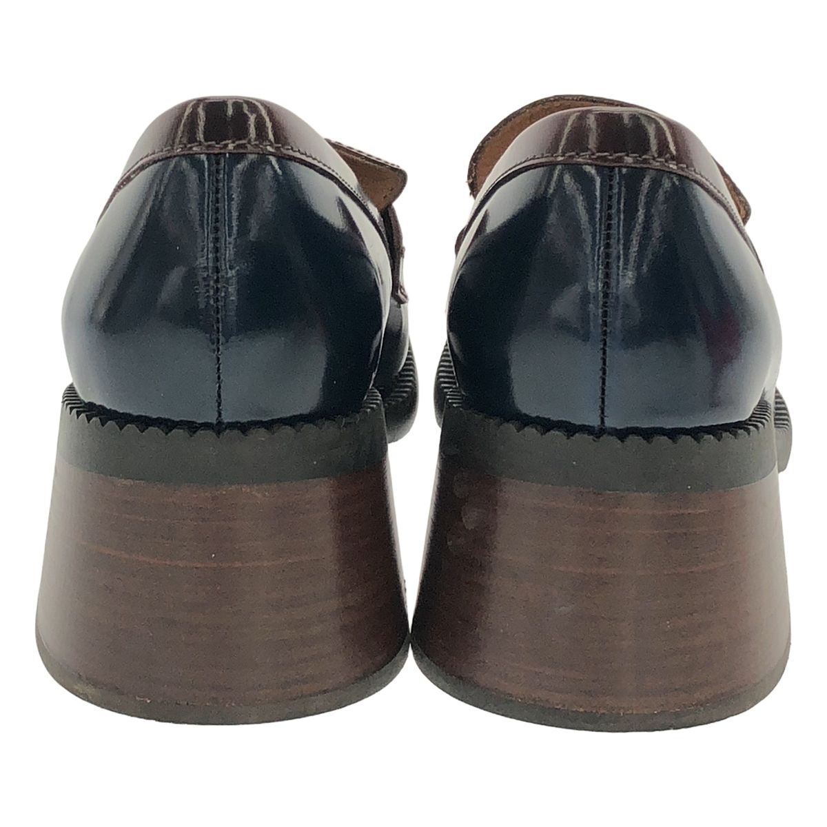 ヒールローファー