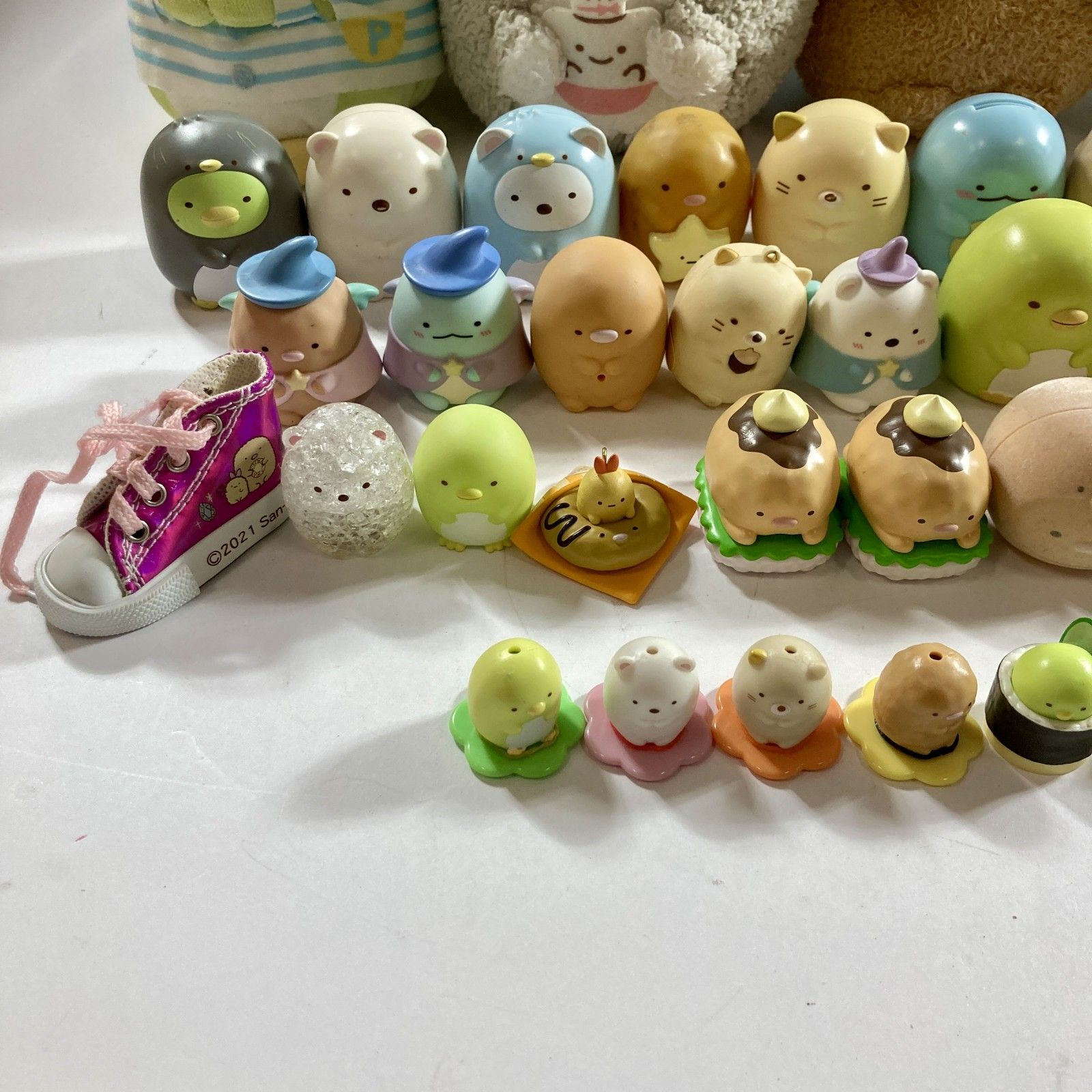 すみっコぐらし グッズ 約70点 まとめ商品 ぬいぐるみ リュックサック ポーチ マスコット ねこのきょうだい ペンギン 3.7 kg その他 キャラクター玩具 おもちゃ