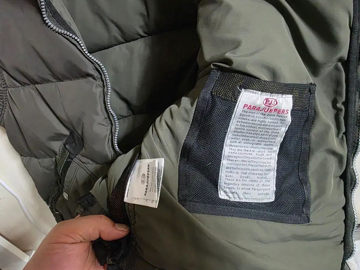 PARAJUMPERS パラジャンパーズ ダウン ベスト カーキ色 - メルカリ