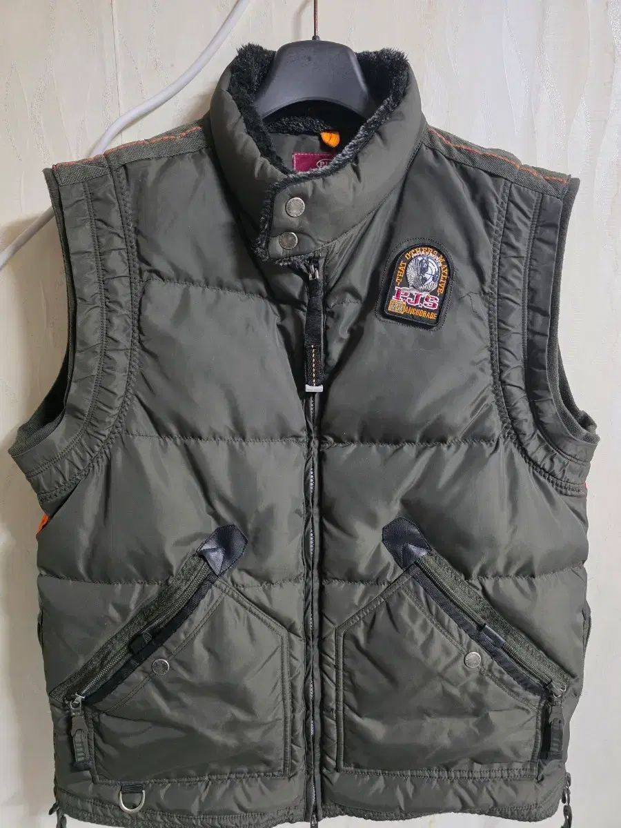 PARAJUMPERS パラジャンパーズ ダウン ベスト カーキ色 - メルカリ