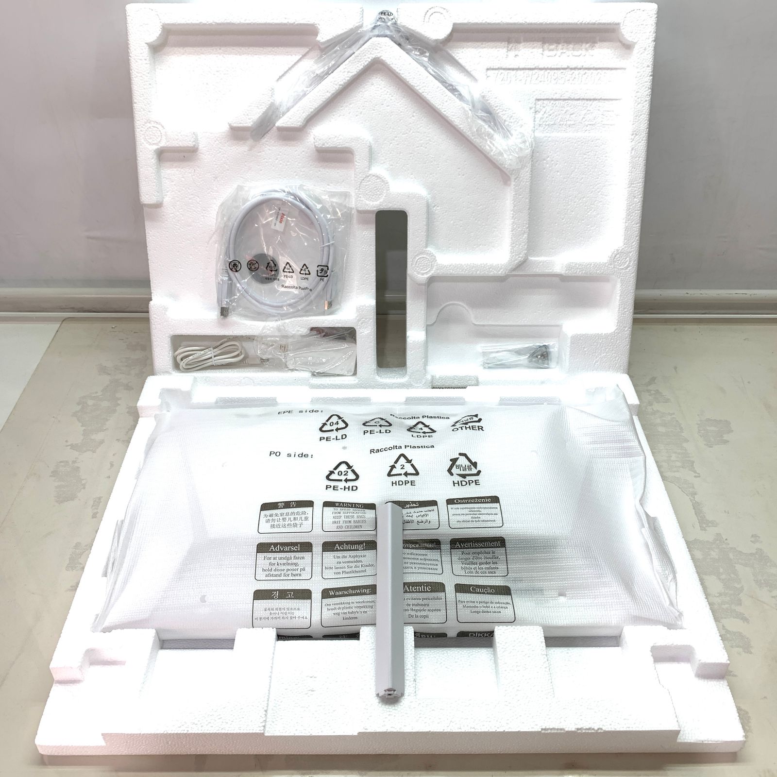 23.8インチ ホワイト