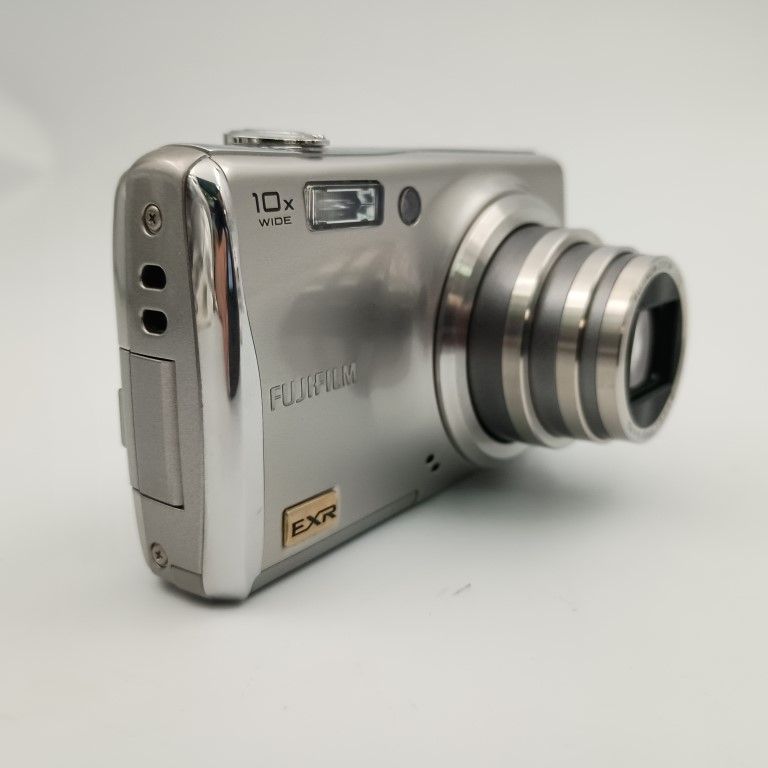 FUJIFILM FINEPIX F70EXR シルバー コンパクトデジタルカメラ - メルカリ
