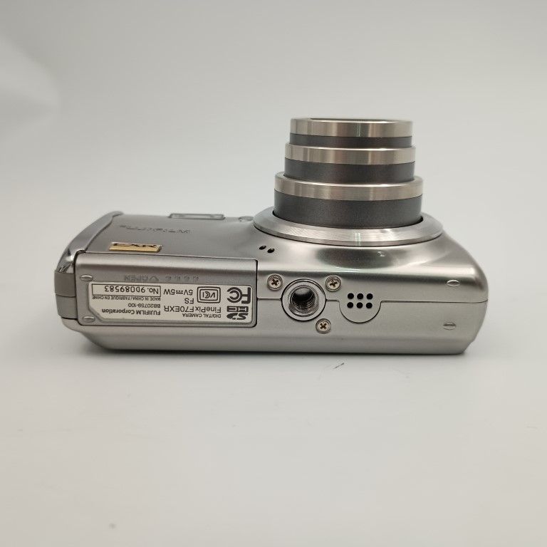 FUJIFILM FINEPIX F70EXR シルバー コンパクトデジタルカメラ - メルカリ