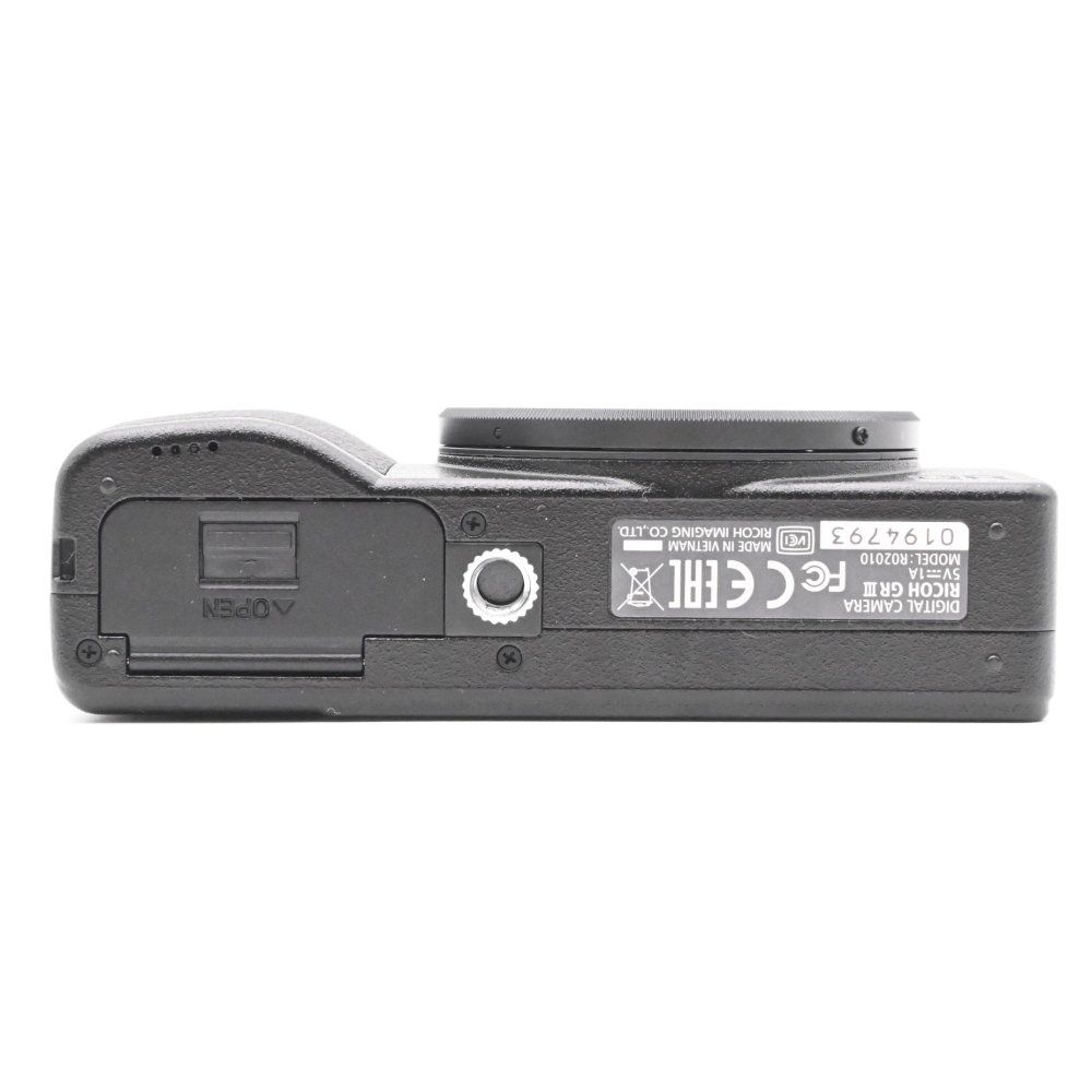  RICOH GR III デジタルカメラ APS Cサイズ大型CMOSセンサー搭載 ストリートスナップシュータ― 約0 8秒 高速起動 高速AF その他 デジタルカメラ