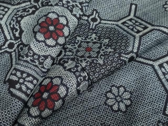 平和屋着物 本場大島紬 割り込み絣 草花文 正絹 ud