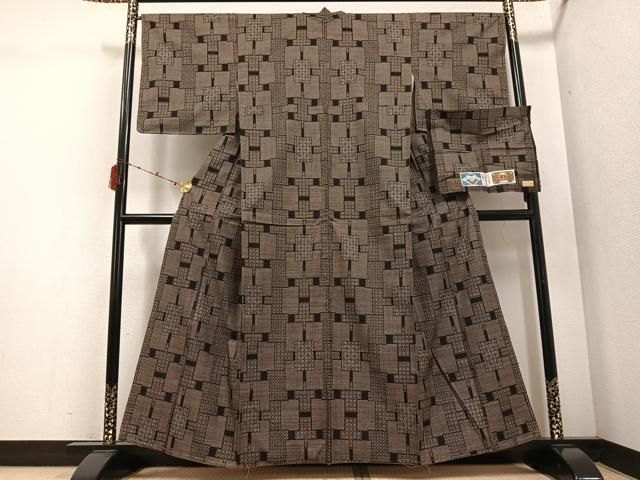 平和屋着物 本場大島紬 古代染色純泥染 一元7マルキ 色紙重ね文 川畑春寿作 証紙付き 正絹 ph