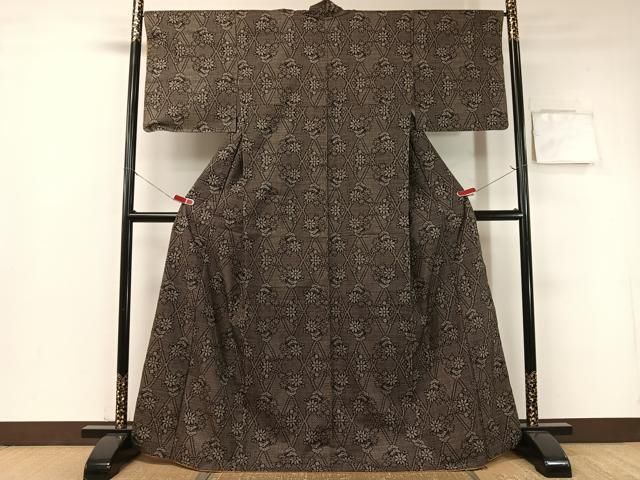 平和屋着物 本場大島紬 7マルキ 菱花松文 正絹 vp