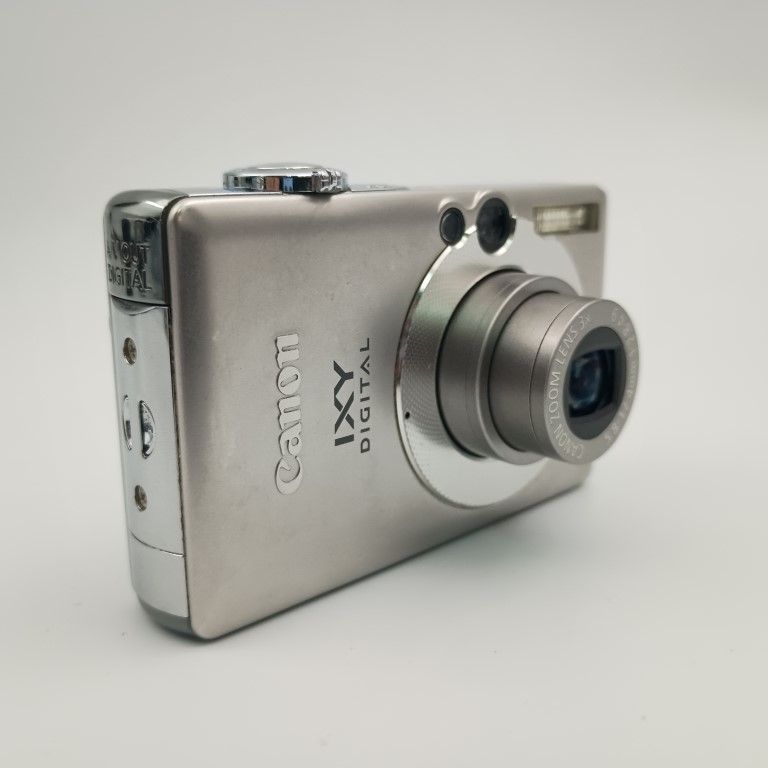 カメラ Canon IXY DIGITAL 50 シルバー コンパクトデジタルカメラ 〇