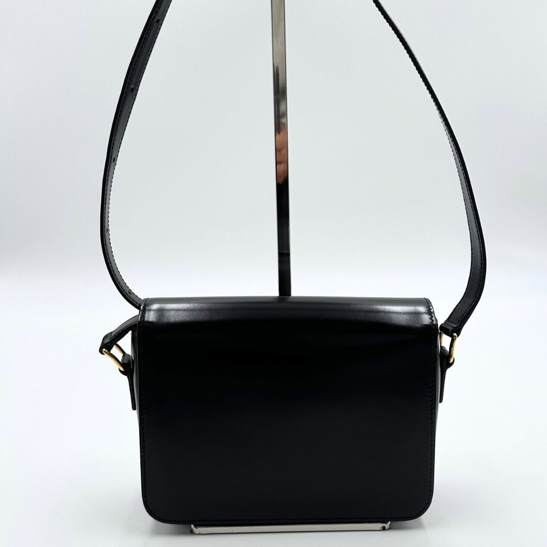 CELINE ティーン トリオンフ バッグ シャイニーカーフスキン 新品未使用 celineティーン トリオンフ バッグ / シャイニーカーフスキン ブラック