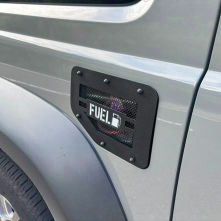 jb64 ジムニー jb74 シエラ 【 給油口カバー 】 穴あけ不要