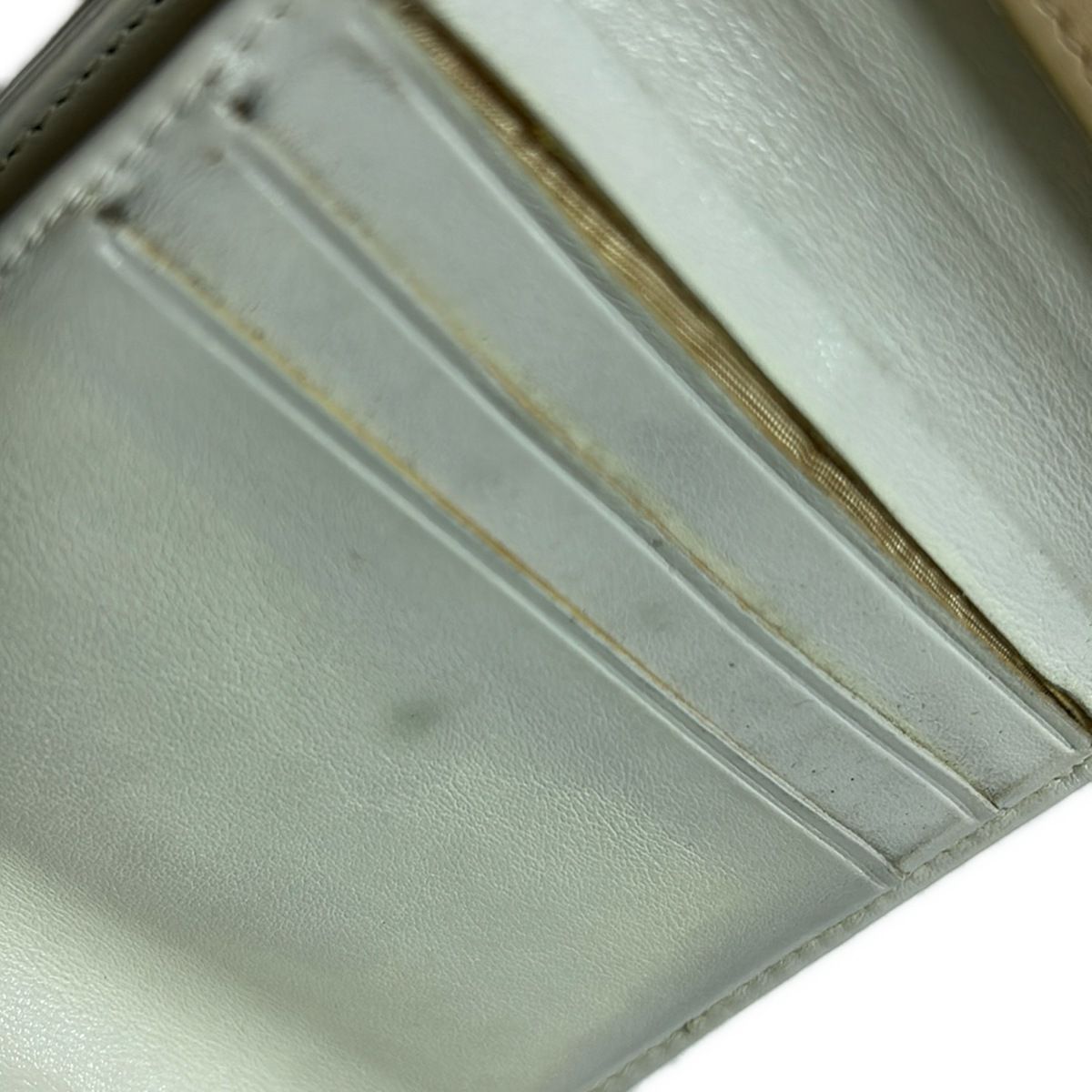 CHANEL(シャネル) 3つ折り財布 ビコローレ ベージュ×白 レザー - メルカリ