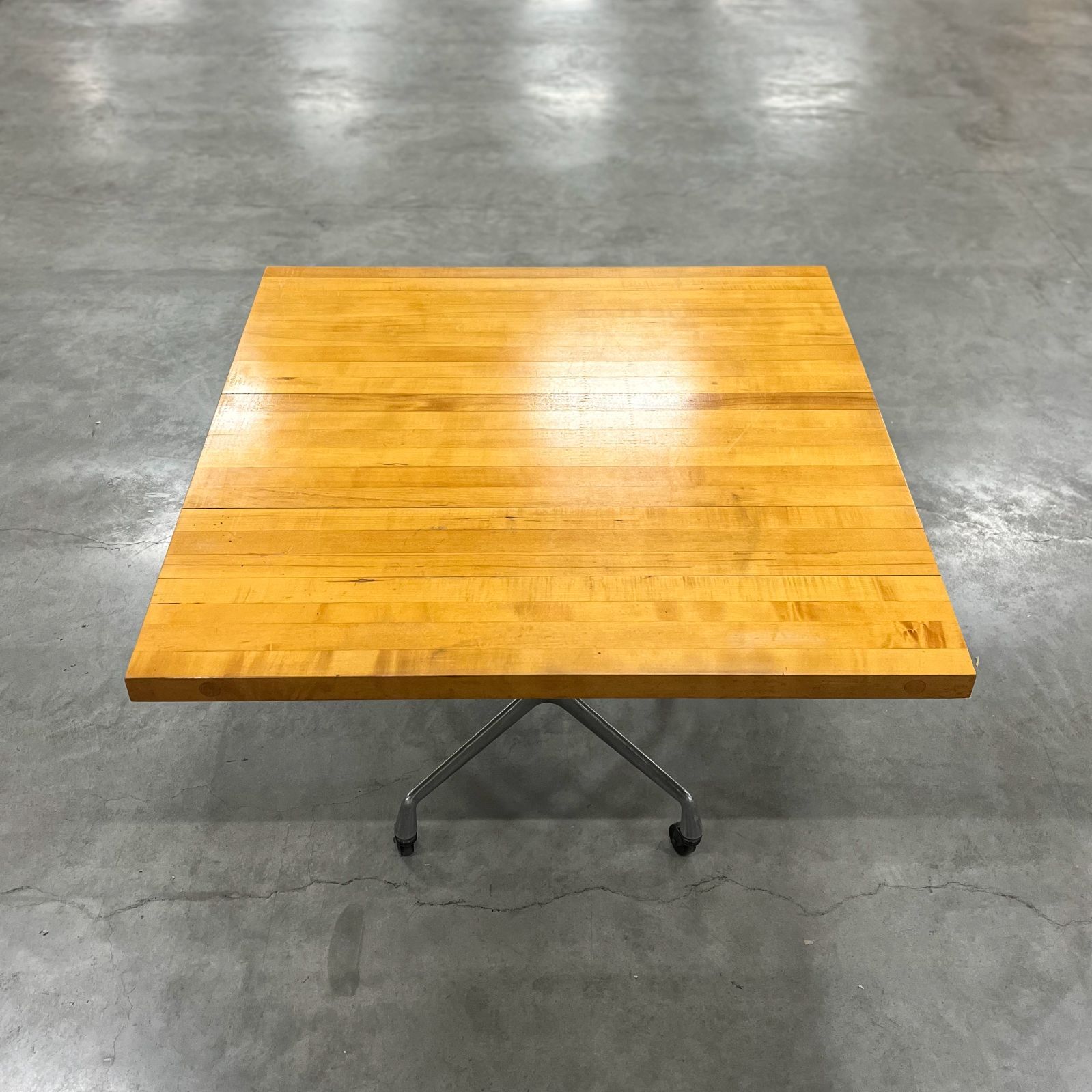 Table w Universal Caster Base テーブル ユニバーサル キャスター ベース イームズ