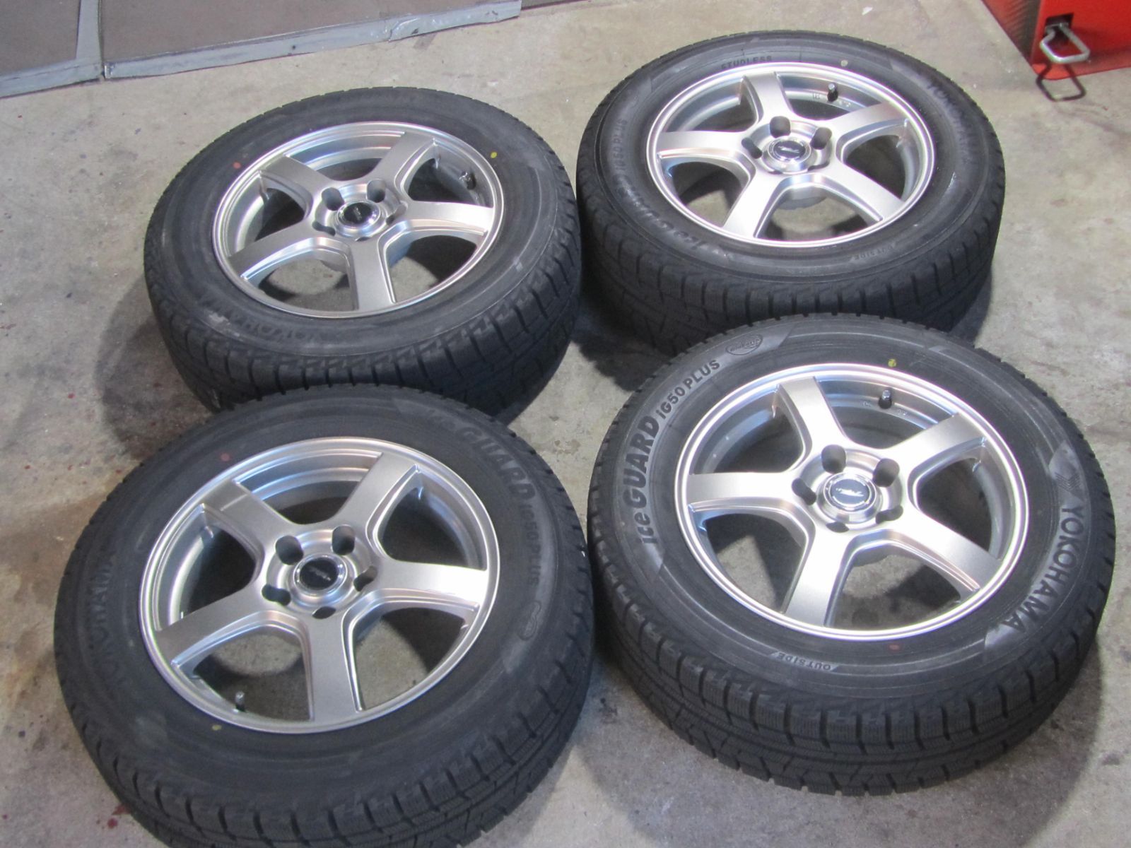 バリ山 215 60 R 16 スタッドレス ヨコハマ アイスガードIG 50 plus 220系クラウン外し エスティマ カムリ マークX アルティスなど