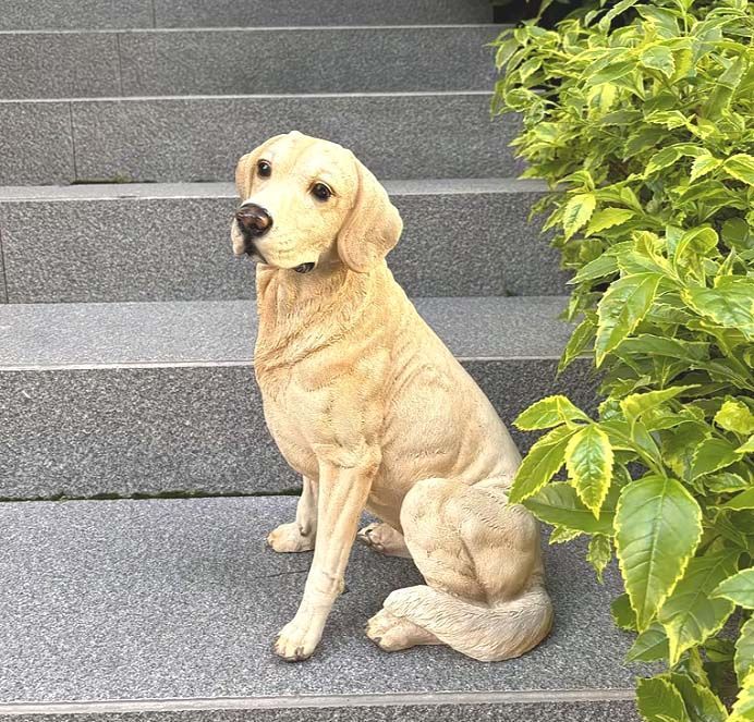 リアルなゴールデンレトリーバー彫像 耳を立てた レトリバー犬 庭 芝生 玄関 屋内装飾に最適 屋外装飾 ドッグ装飾彫刻