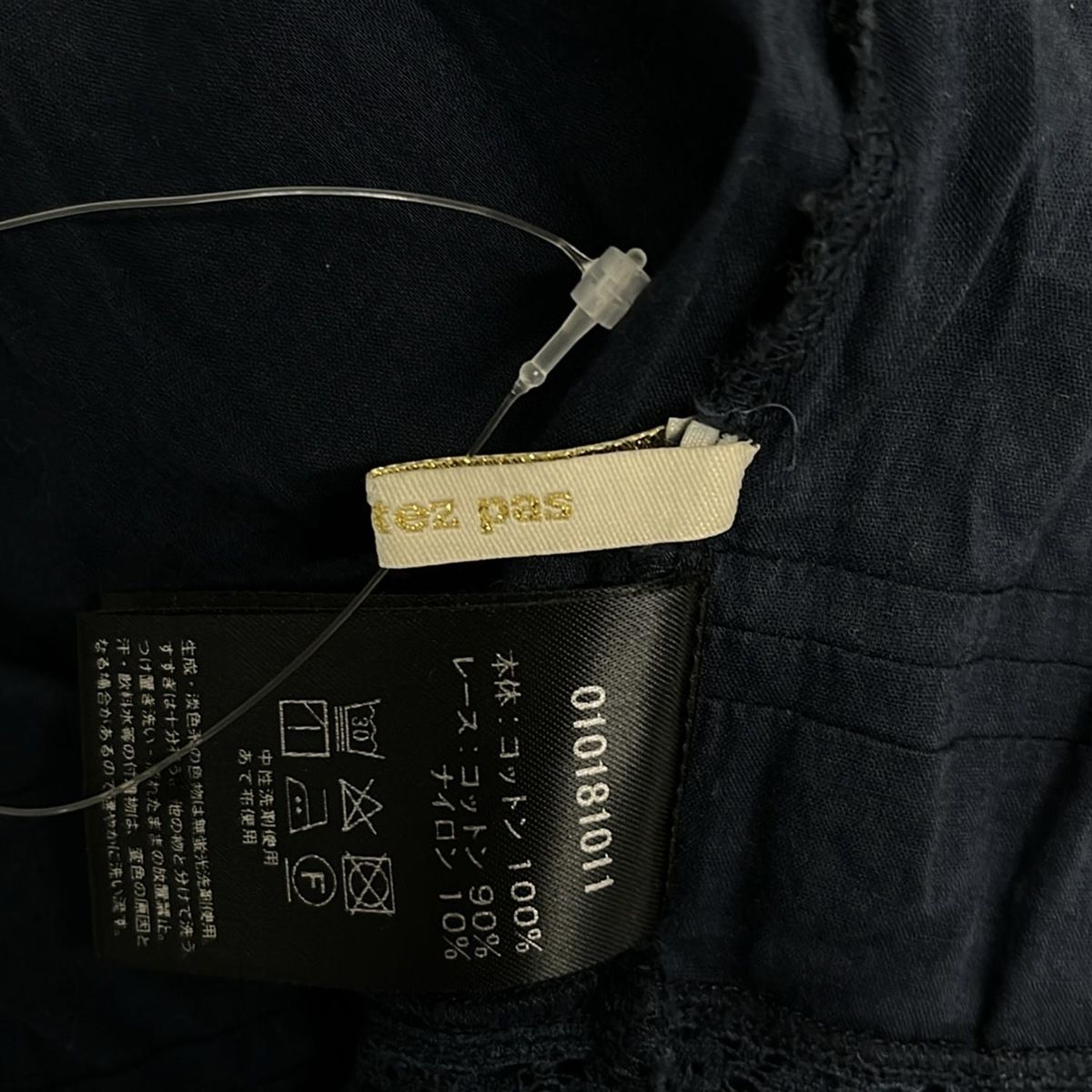 ネイビー Vネック