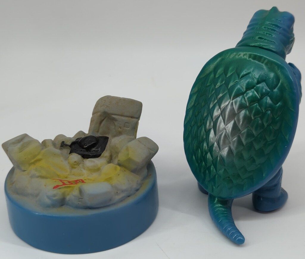 トイグラフ ミドルサイズシリーズ 大怪獣ガメラ 台付