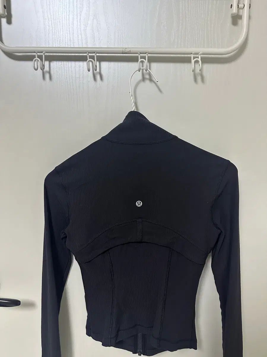 lululemon ディファイン クロップドジャケット