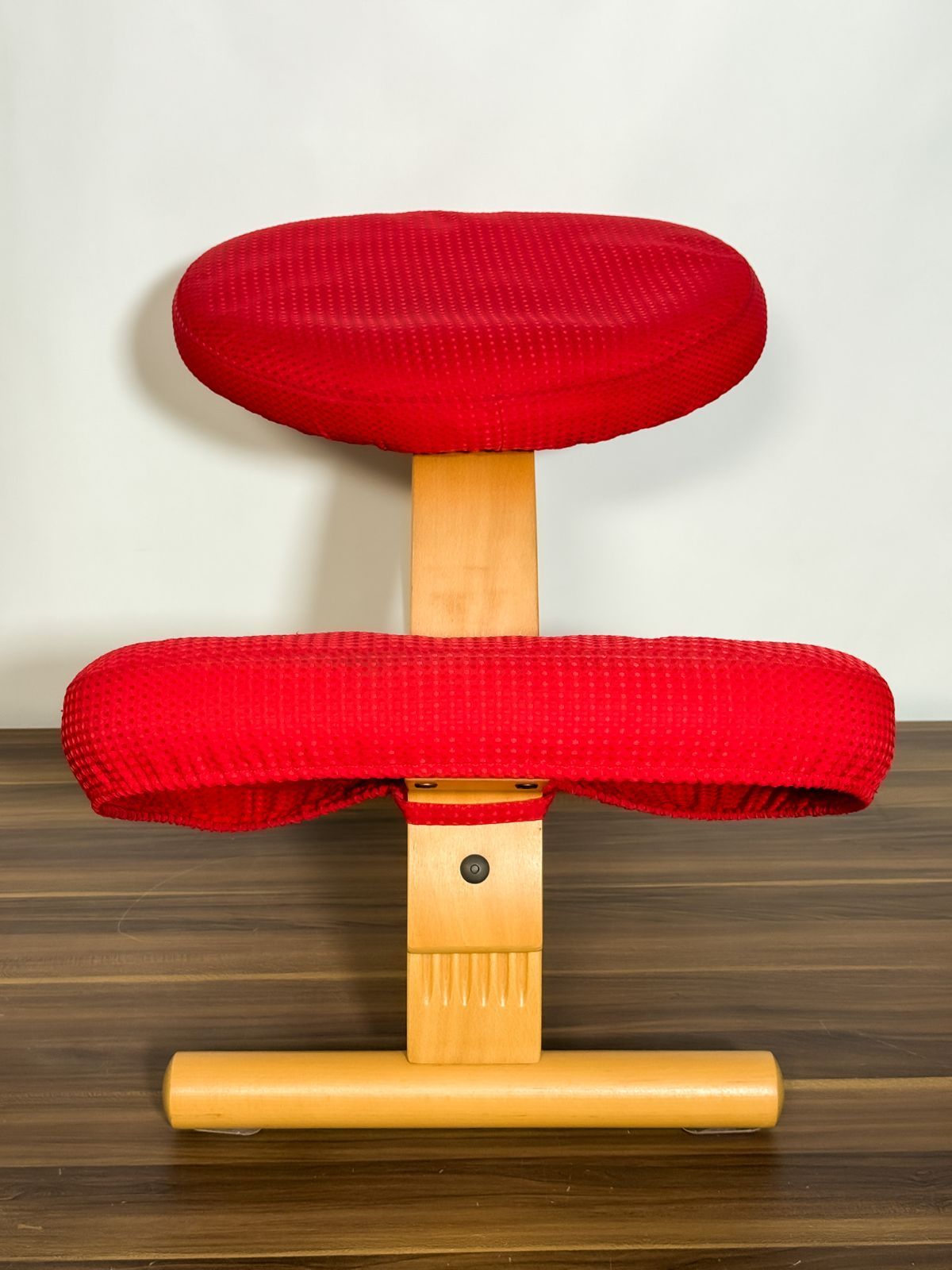 Rybo リボ社 Balans EASY バランスチェア 赤 シートカバー付き 中古