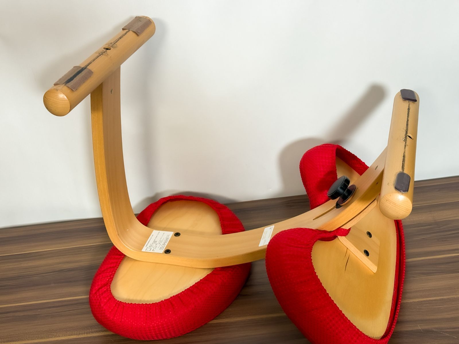 Rybo リボ社 Balans EASY バランスチェア 赤 シートカバー付き 中古