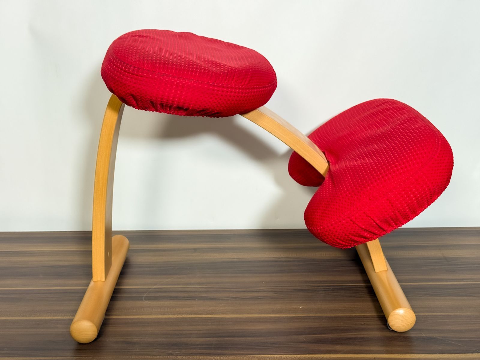 Rybo リボ社 Balans EASY バランスチェア 赤 シートカバー付き 中古