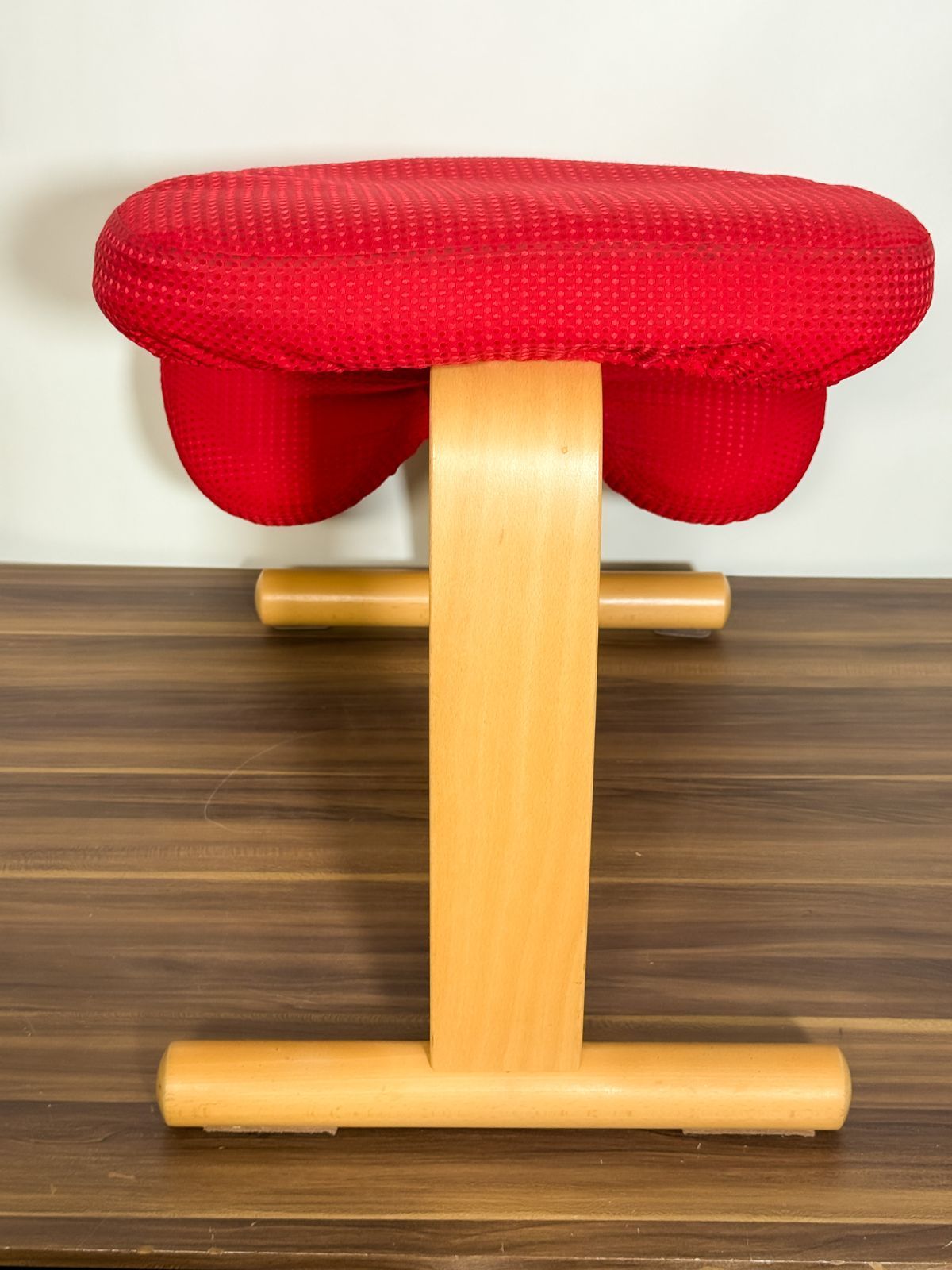 Rybo リボ社 Balans EASY バランスチェア 赤 シートカバー付き 中古