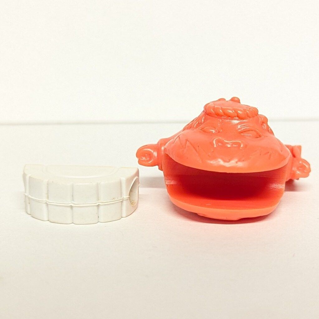 かみつき消しゴム 物乞い