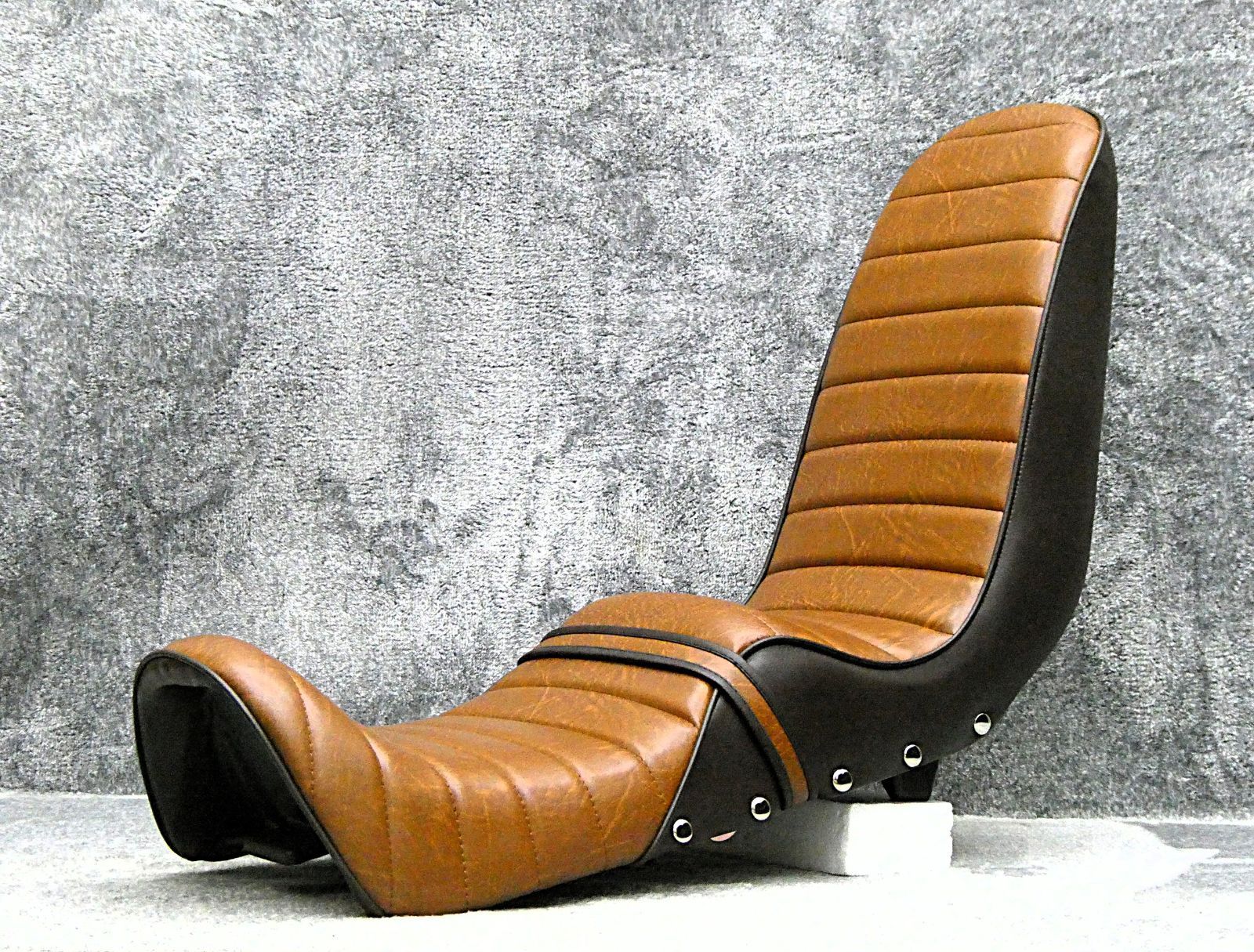 CBR400F 鋲打ち 茶ツートン40cm 三段シート /完成品BROWNブラウンNC17