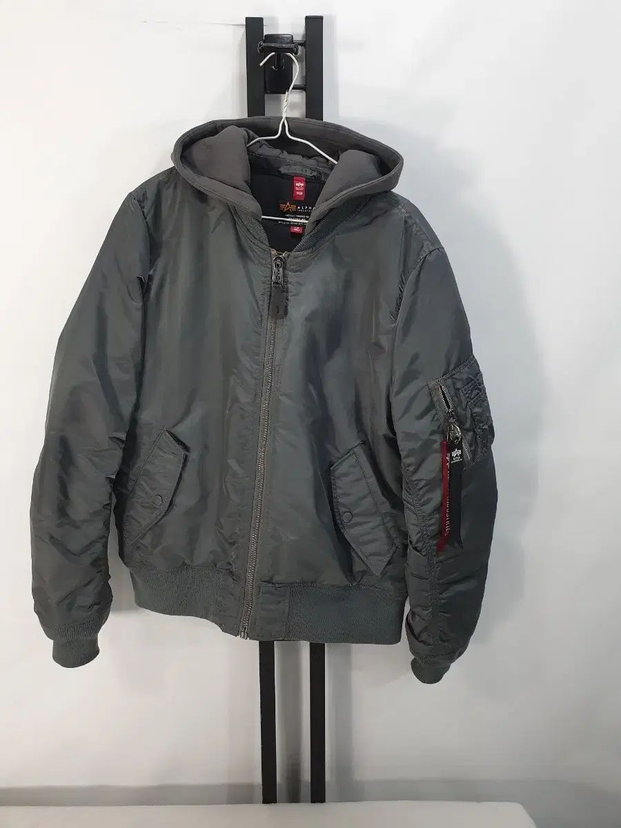 アルファ インダストリーズ MA 1 フード パイロットジャンパー ガンメタル グレー L