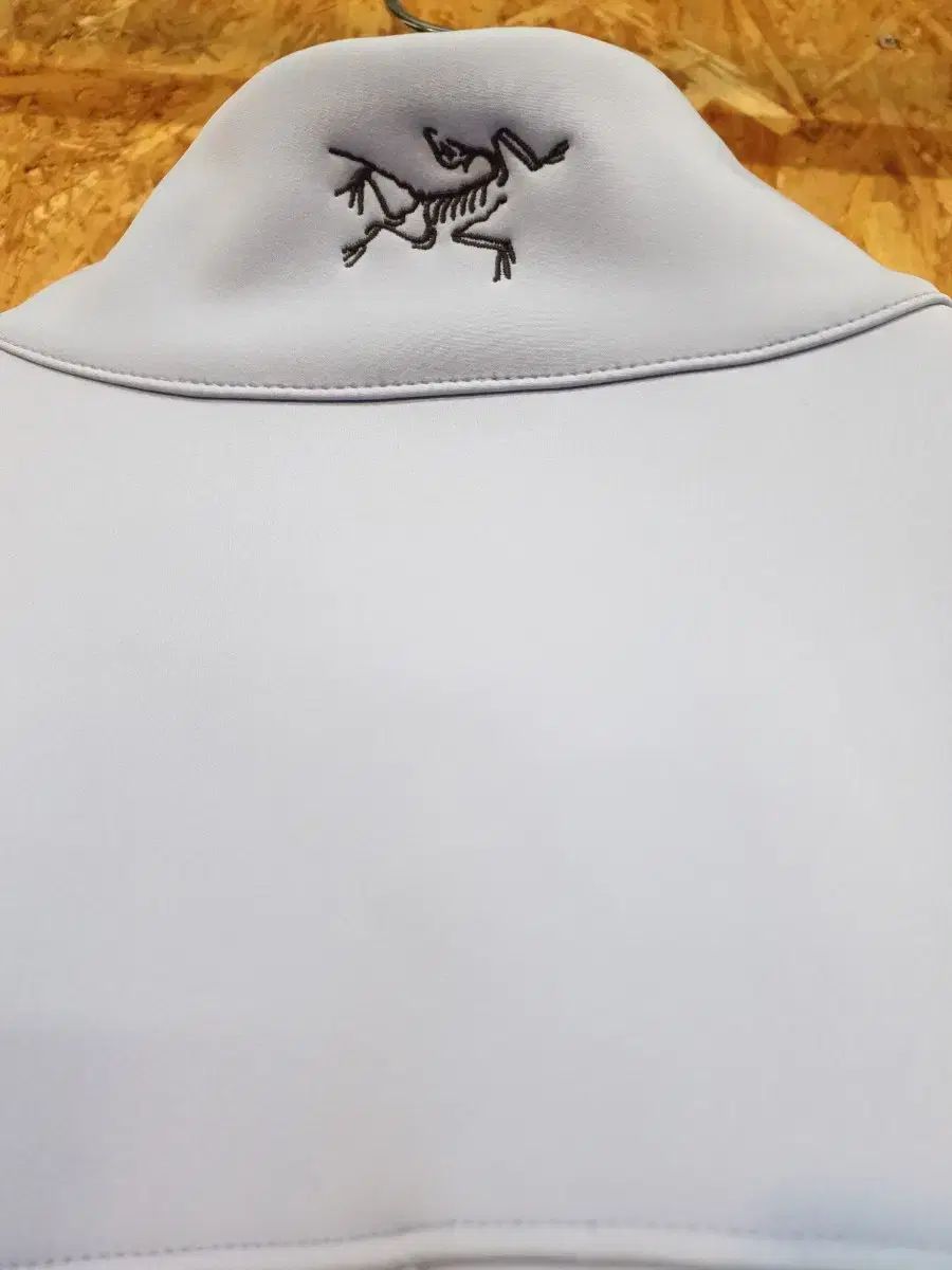 ソフトシェル ジップアップ