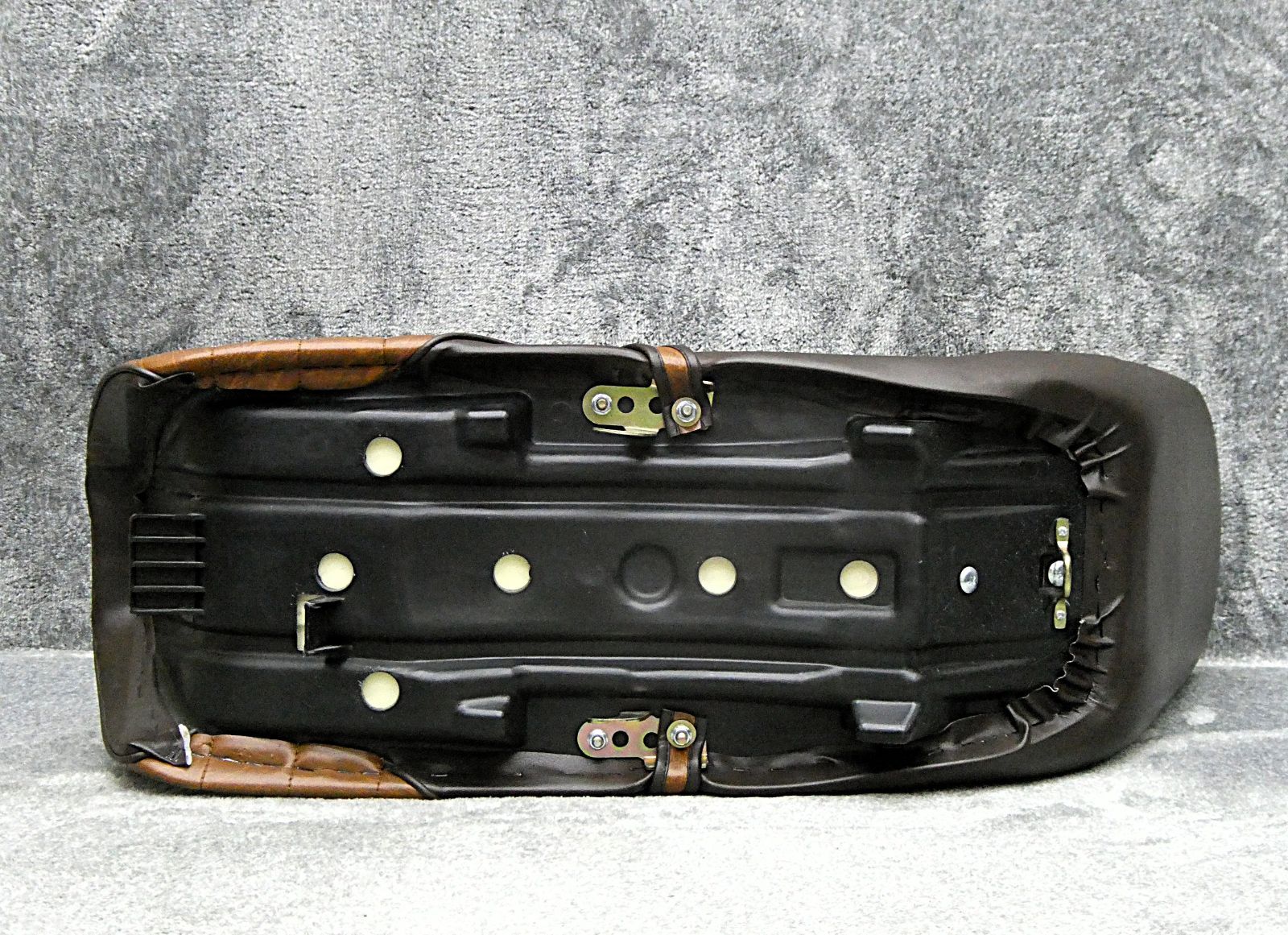 CBR400F 茶ツートン40cm 三段シート /茶 完成品BROWNブラウンNC17