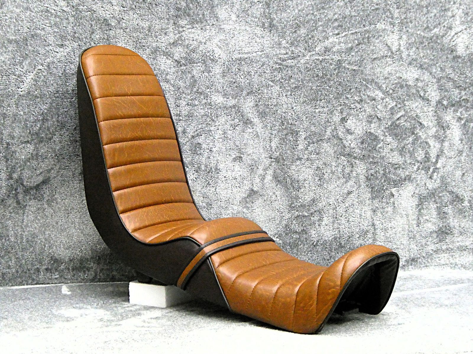 CBR400F 茶ツートン40cm 三段シート /茶 完成品BROWNブラウンNC17