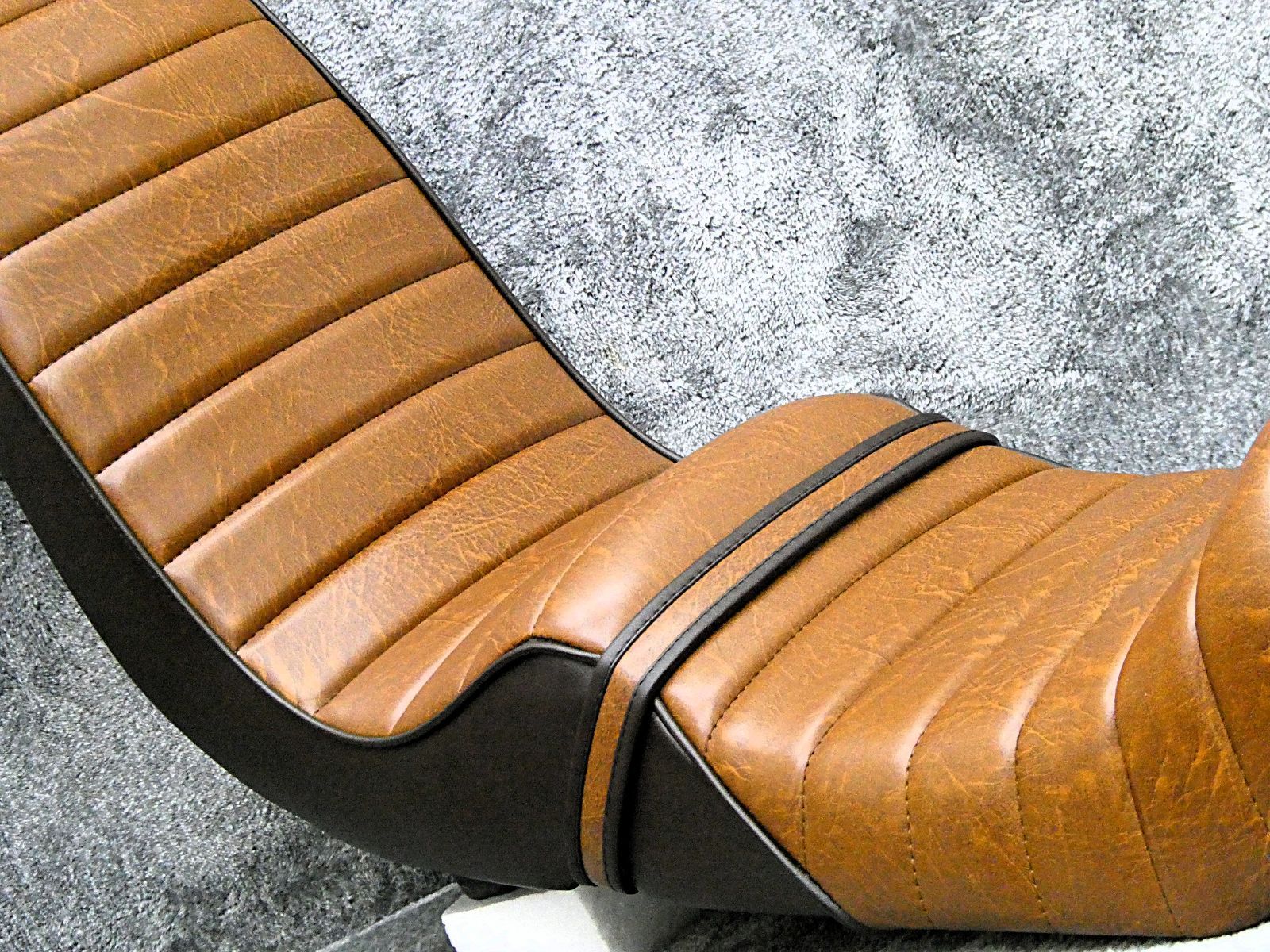 CBR400F 茶ツートン40cm 三段シート /茶 完成品BROWNブラウンNC17