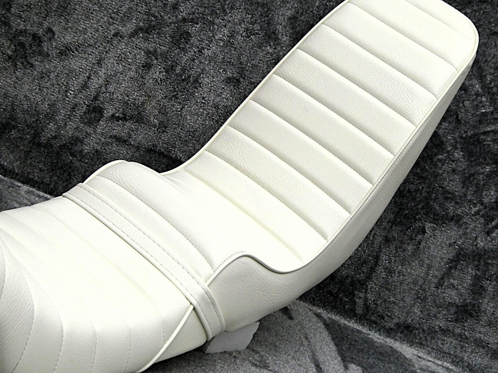 CBR400F用　タックロールシート　白 CBR400F用 タックロールシート 白 cbr400f タックロールシート 白