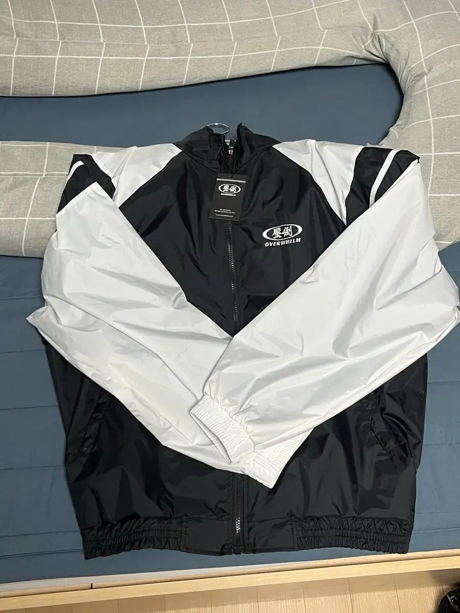 OVERWHELM 圧倒 ブラック ホワイト ウィンドブレーカー ジャケット L