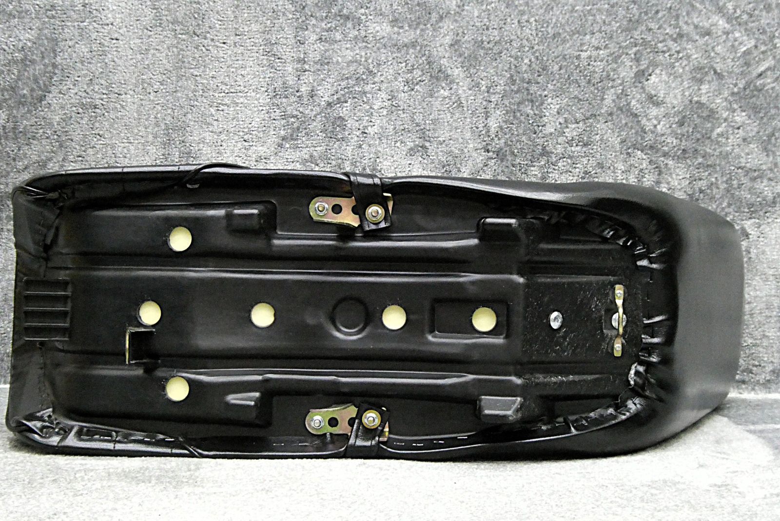 CBR400F 黒皮40cm 三段シート/完成品BLACKブラック黒NC17あんこ抜き