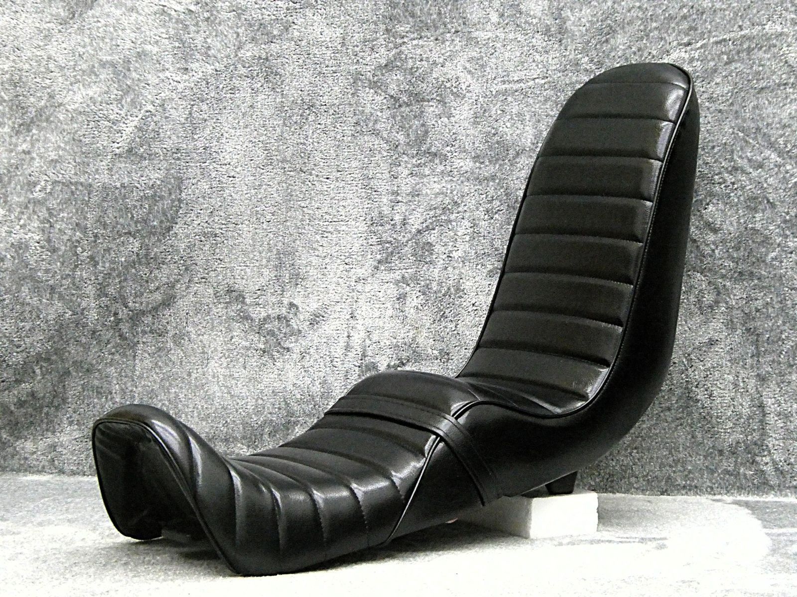 ＣＢＲ４００Ｆ黒皮 新ローダウン タックロールシート/ あんこ抜き CBR400F 黒皮 タックロールシート/ あんこ抜きNC17 完成品 Amazon