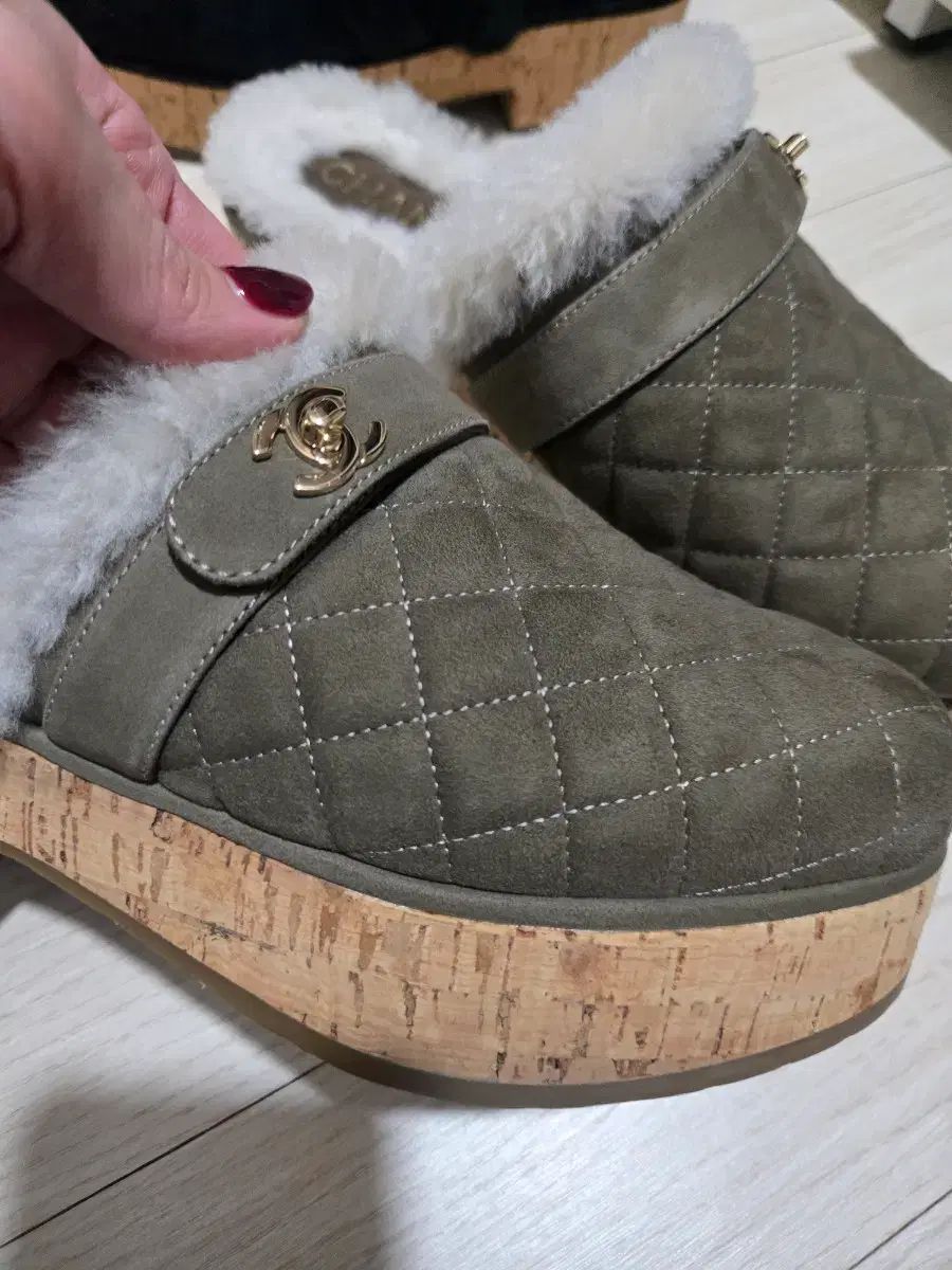 シャネル シアリング スリッパ ファー