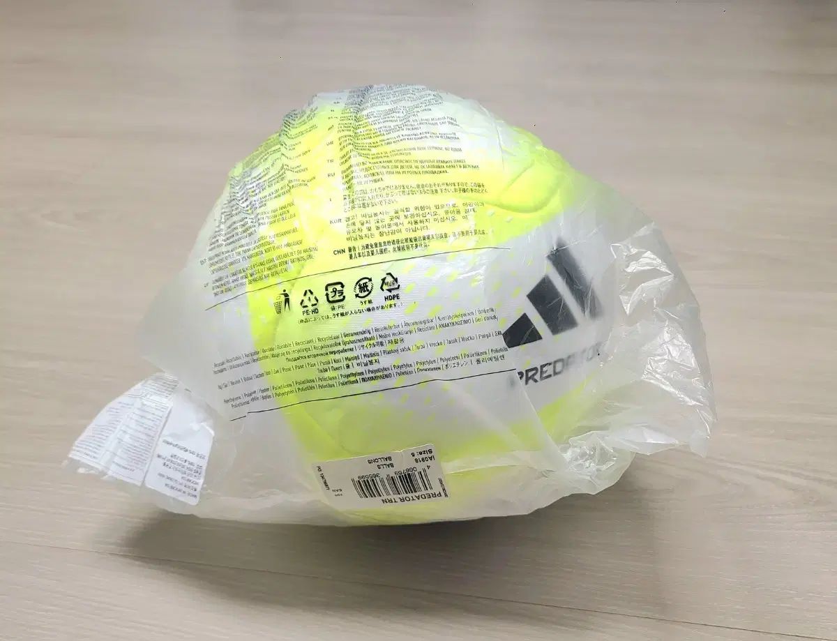 アディダス プレデター トレーニング サッカーボール 出品