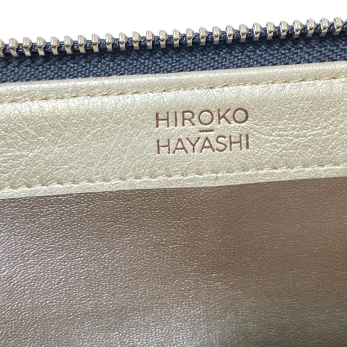 ダークグレー×白