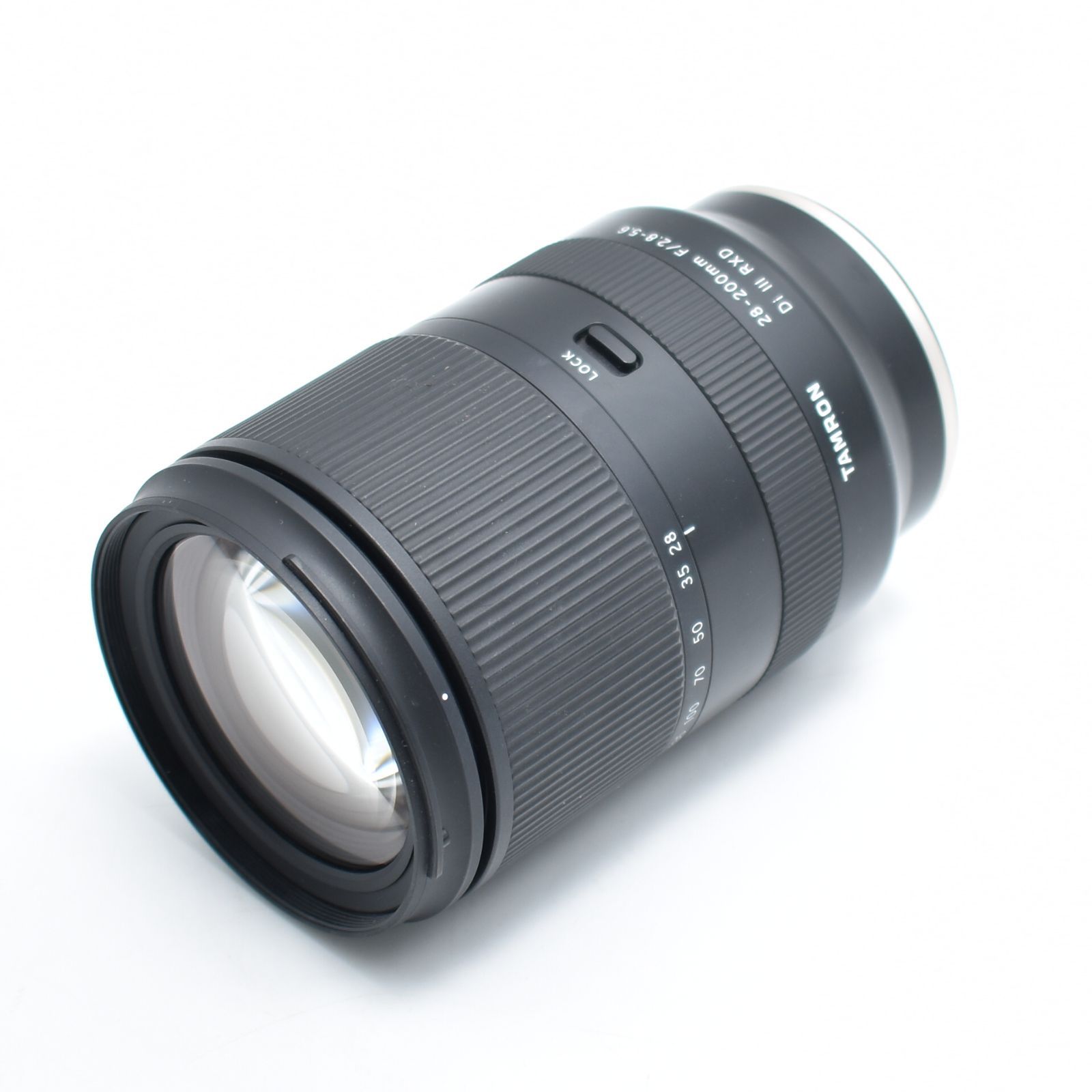 B 10681 28 200 mm F 2 8 5 6 Di III RXD Model A 071