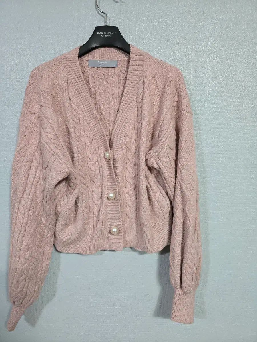 カーディガン　ピンク エイトセカンズ ピンク クロップド ニートカーディガン 66前後 - メルカリ