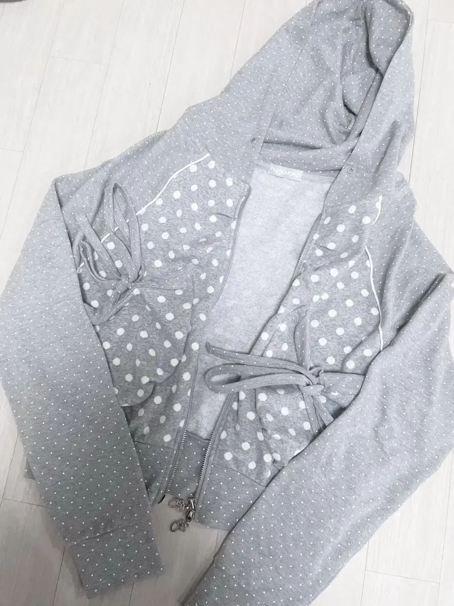 hugyourskin ドット BIG ポケット フードジップアップ グレー
