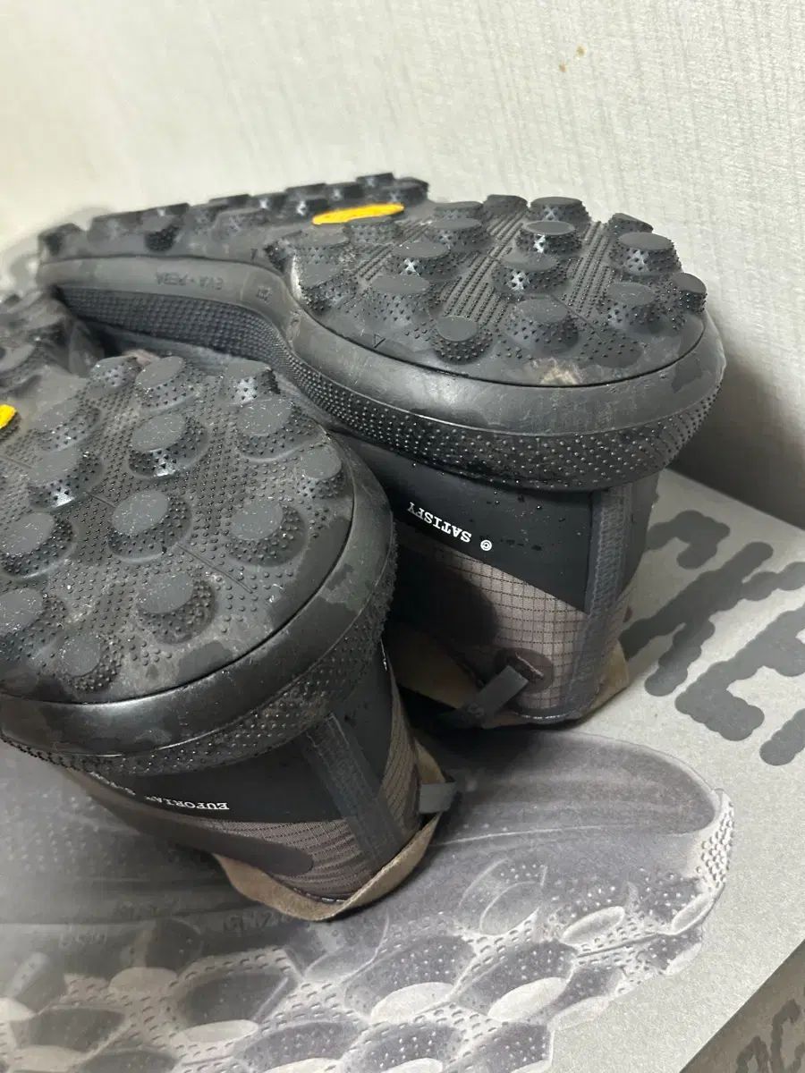 ブラウン スニーカー