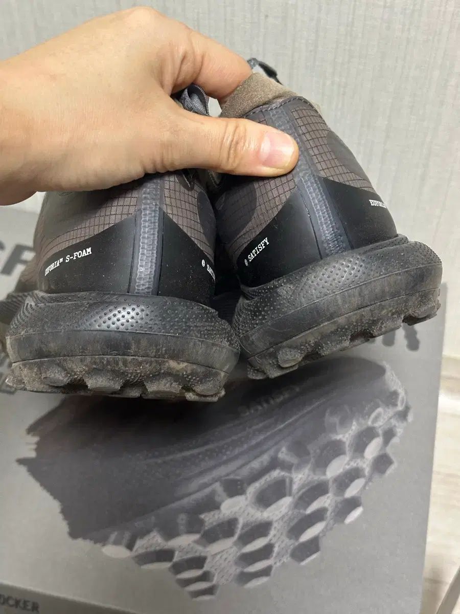 ランニングシューズ