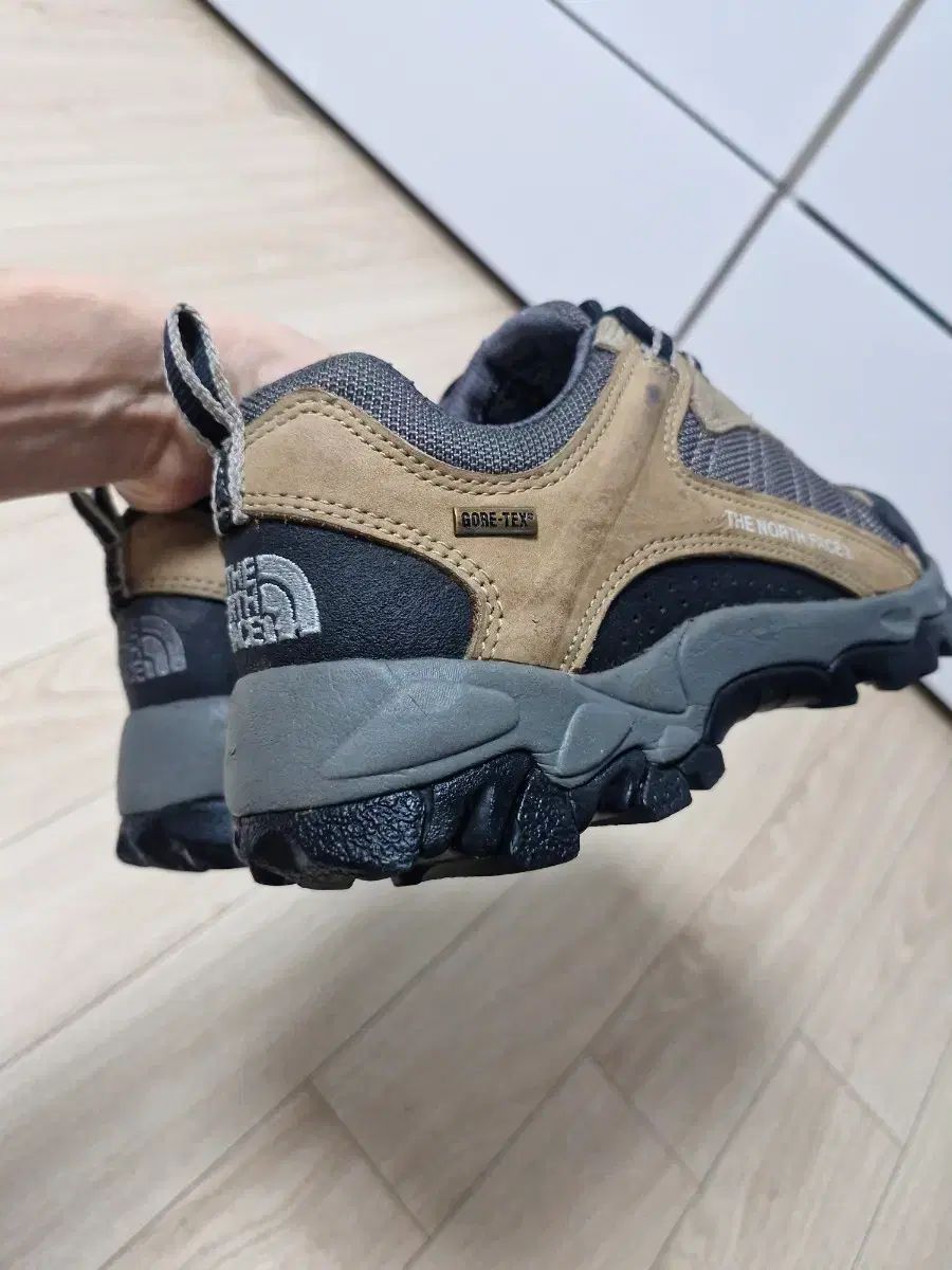  THE NORTH FACE ザノースフェイス 登山靴 トレッキングシューズ 245 mm 登山靴 トレッキングシューズ アウトドアシューズ