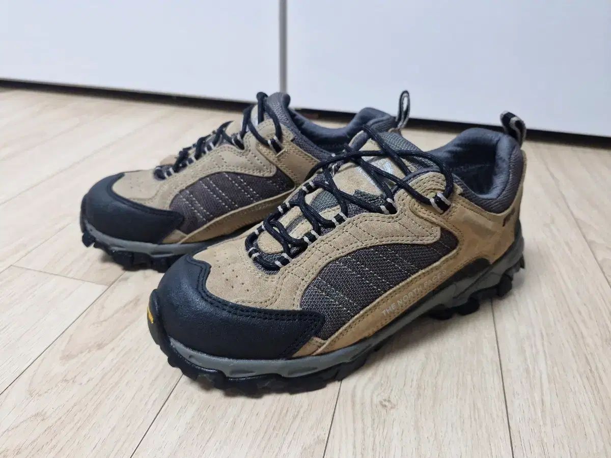 THE NORTH FACE ザノースフェイス 登山靴 トレッキングシューズ 245 mm