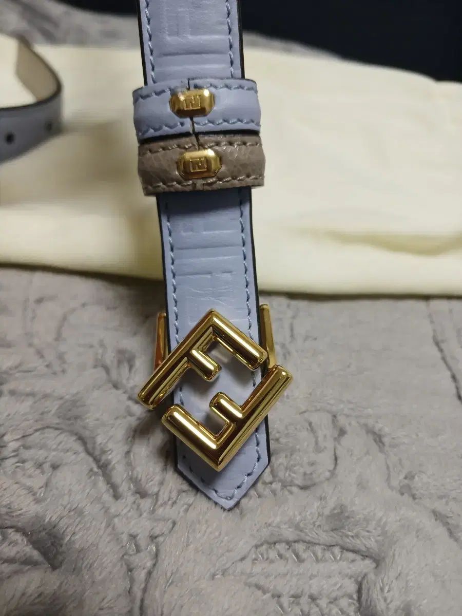 ロゴ ライトブルー