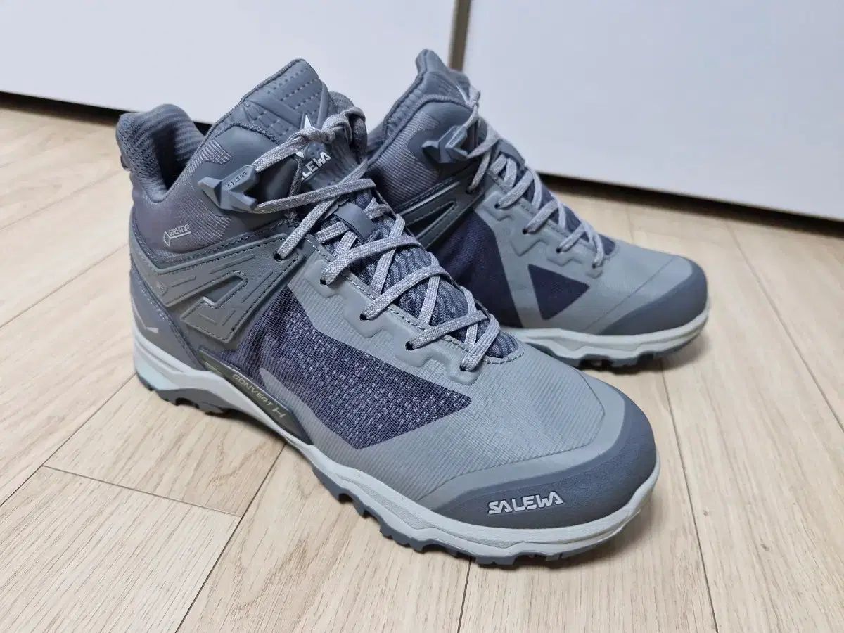 245 mm SELEWA ゴアテックス 登山靴