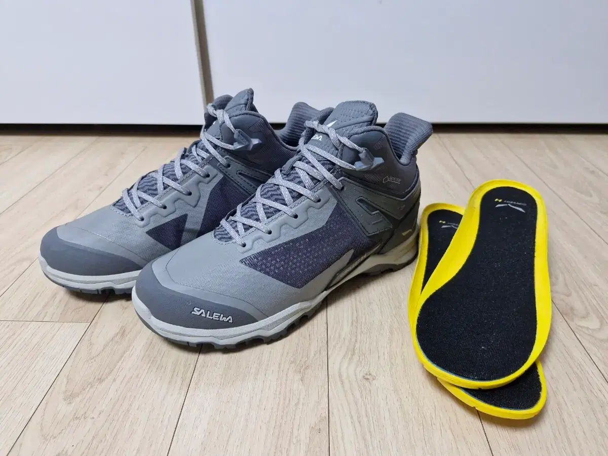 245 mm SELEWA ゴアテックス 登山靴