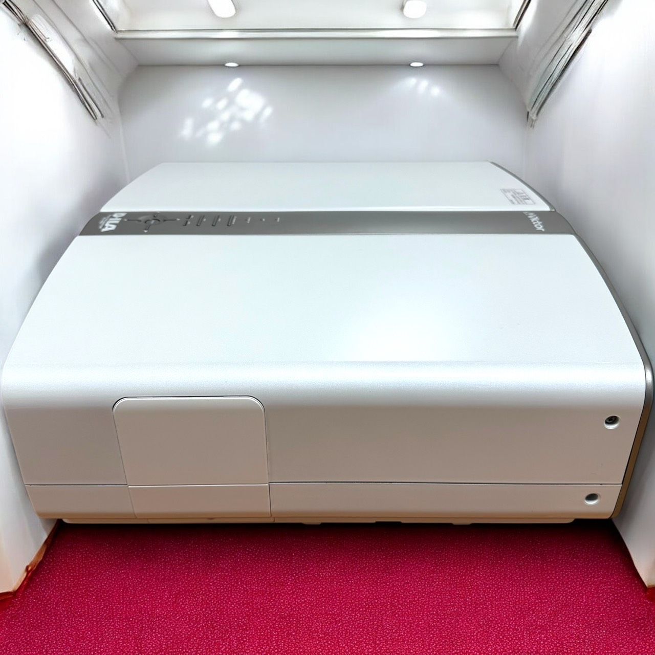  Victor ビクター JVC DLA HD 1 W ホワイト D ILAホームシアタープロジェクター フルハイビジョン 700 lm 定価 798 000円 プロジェクター本体 プロジェクター